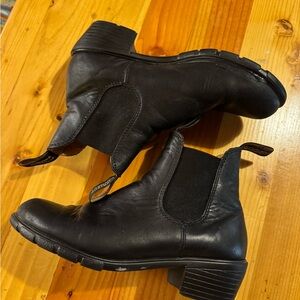 Blundstone Black Leather Ankle Boots with heel